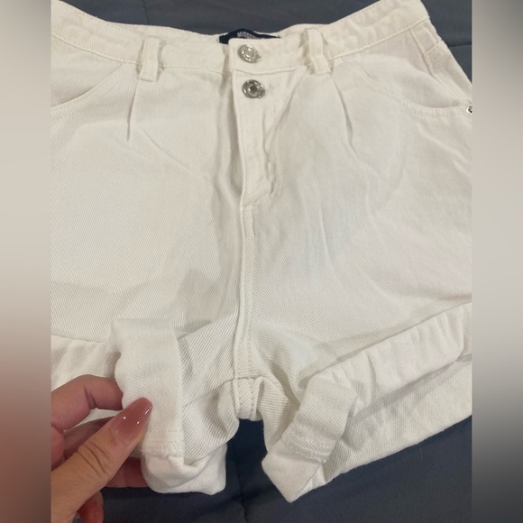 MISGUIDED White high waist shorts size small //4 EUC - Picture 9 of 14